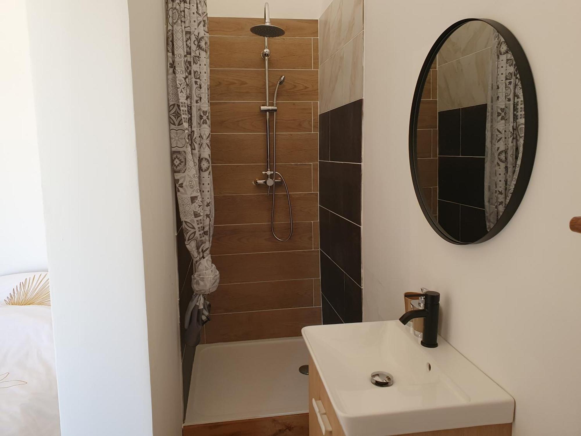 Pura Vida Hotel Мазан Екстериор снимка